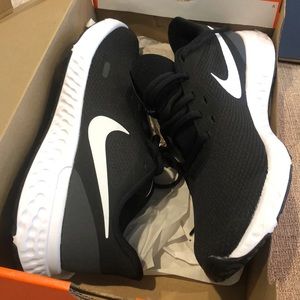 Brand New Nike Revolution 5